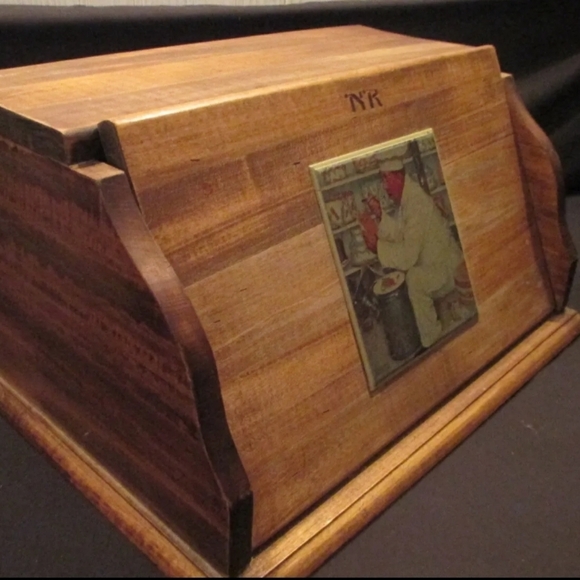 Large Vintage "NR" Solid Wood Hand Crafted Bread Box - Picture 4 of 4